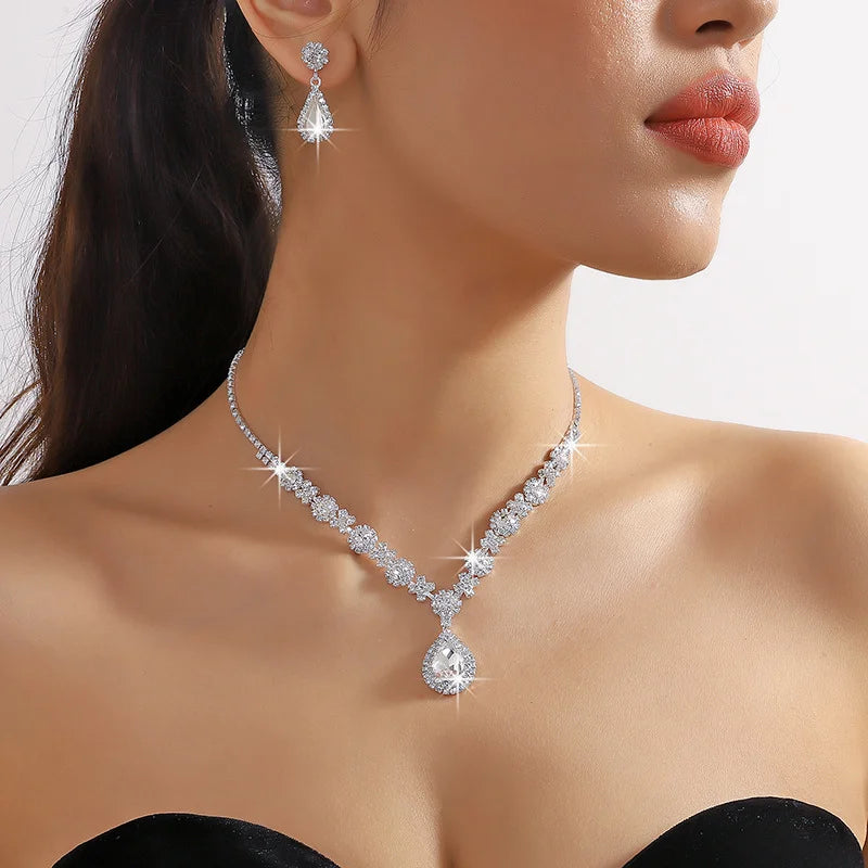 Women’s Geometric Teardrop Necklace & Earrings Set – 3-Piece Claw Chain Design (8056)