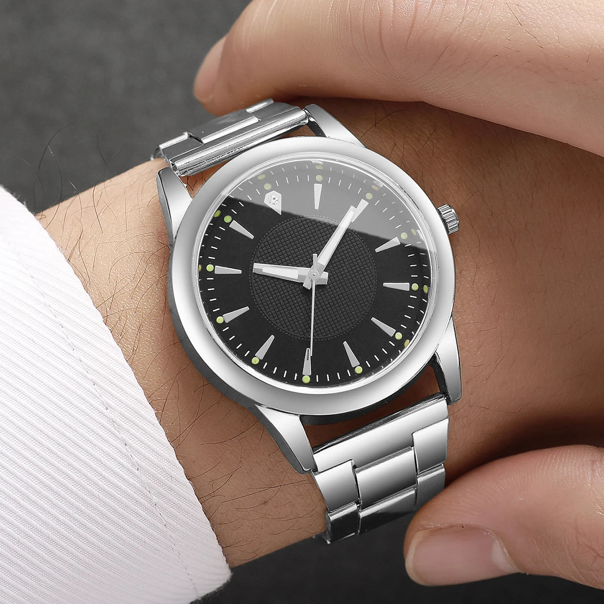 2pcs Couple Quartz Watches – Fashion Business Wristwatches for Men & Women (No Box)