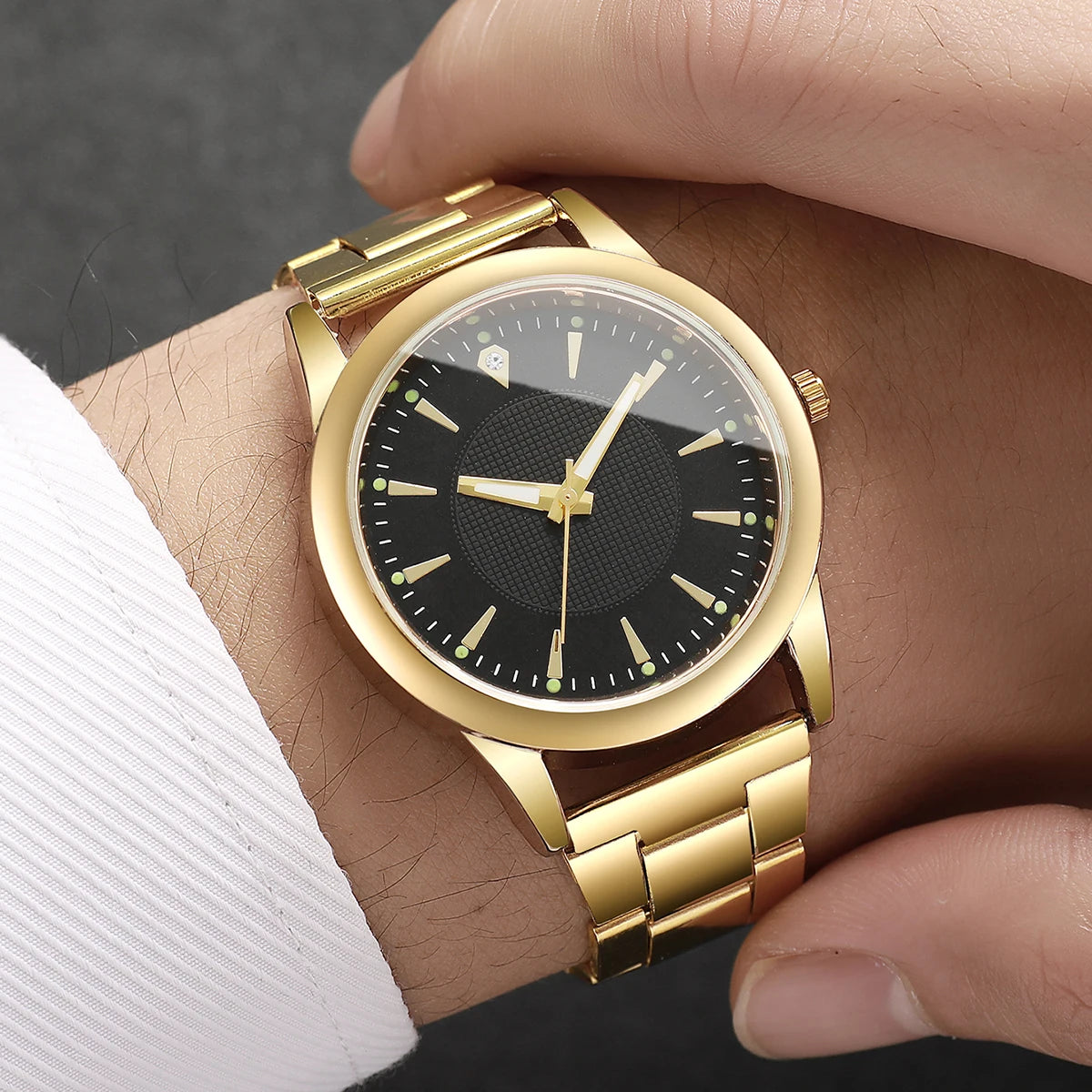2pcs Couple Quartz Watches – Fashion Business Wristwatches for Men & Women (No Box)