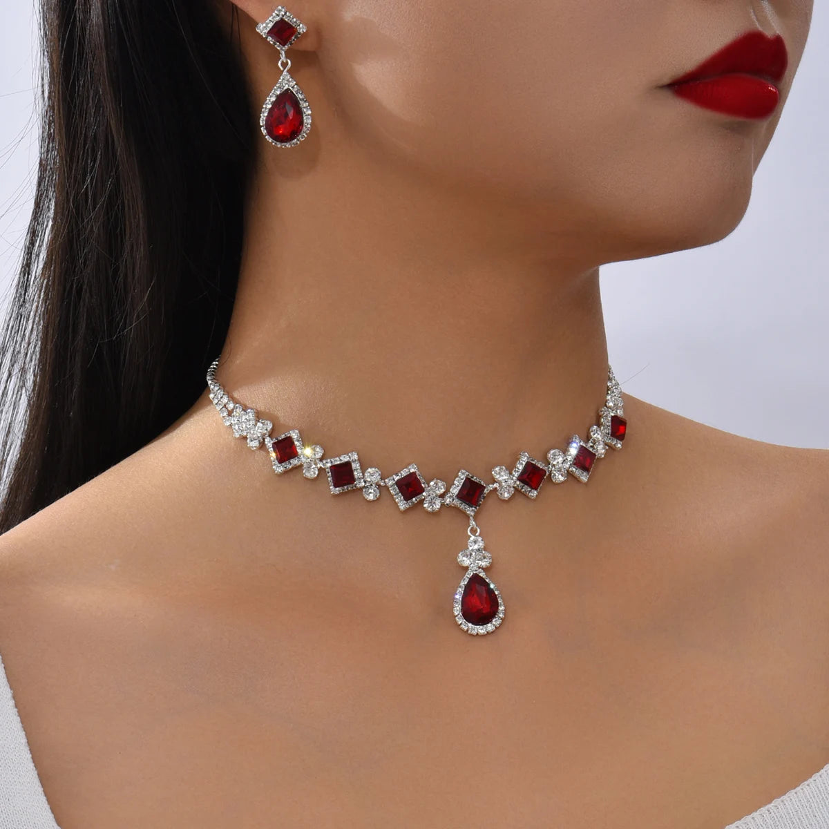 Women’s Geometric Teardrop Necklace & Earrings Set – 3-Piece Claw Chain Design (8056)